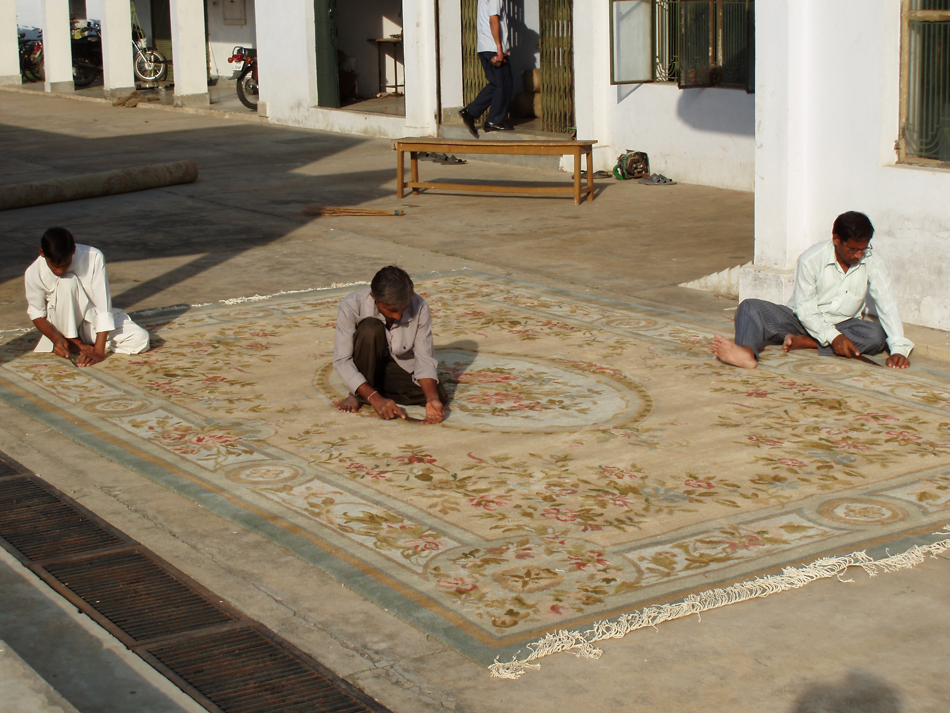 Rug Making - Finishing - Kashan Carpets & Flooring